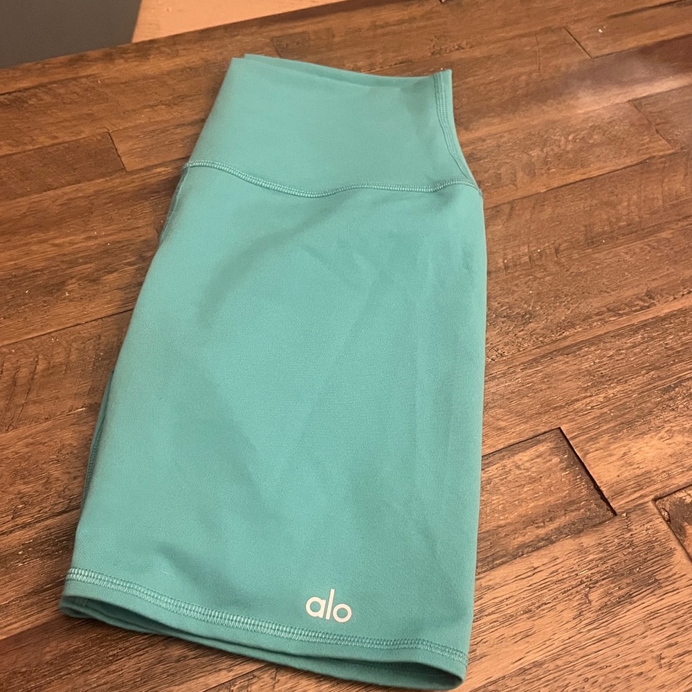 Alo High Waisted Ocean Teal Preformance Biker Shorts - Picture 10 of 15